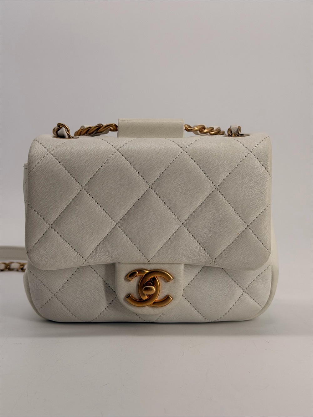 CHANEL MINI LAMBSKIN IN THE LOOP SHOULDER BAG WHITE - Picture 3 of 15